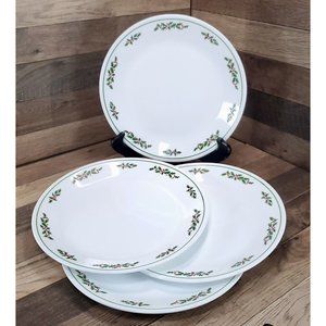Lot of 4 Corning CORELLE HOLLY DAYS Christmas Dinner Plates 10.25" Vintage
